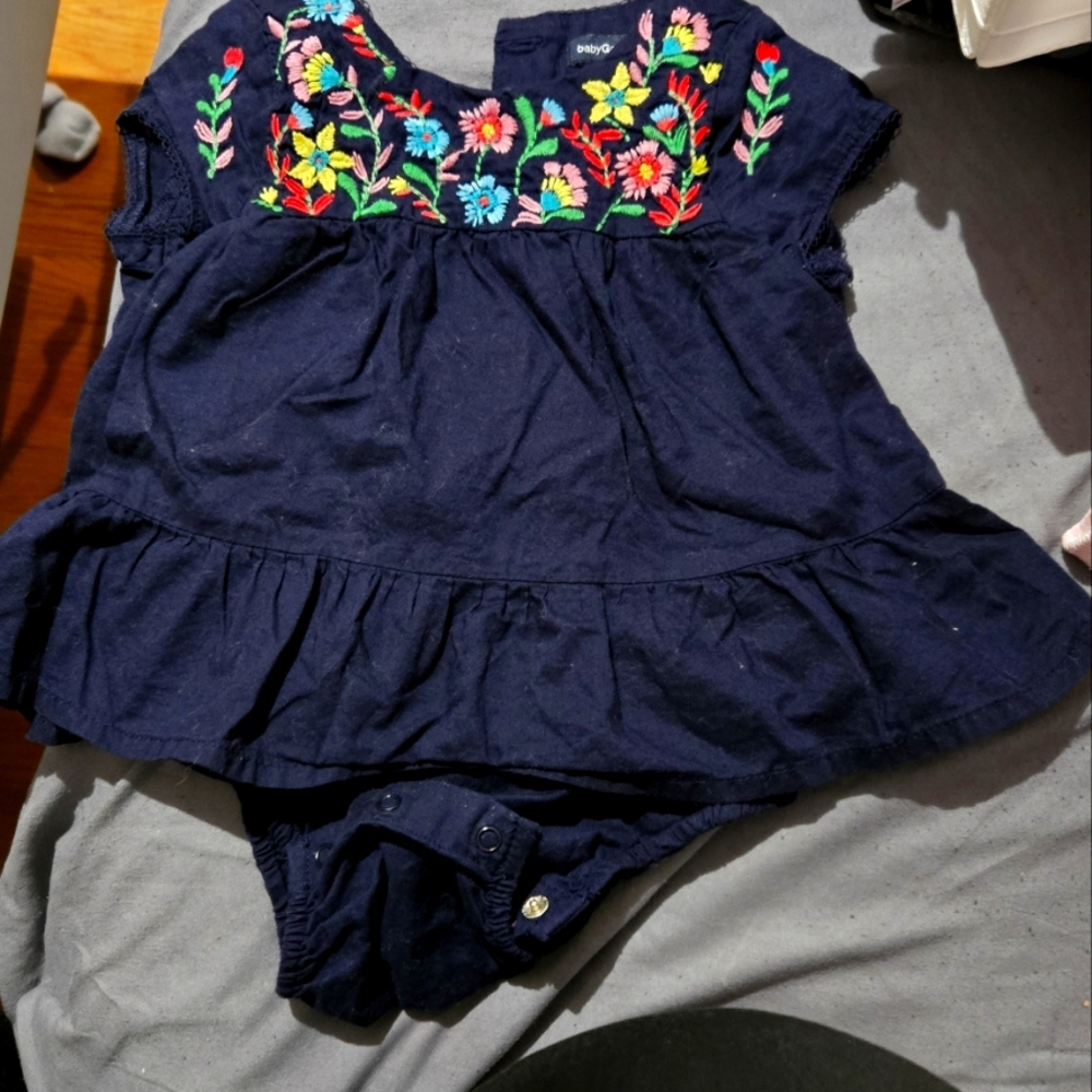 Baby gap dress 6 -12 months